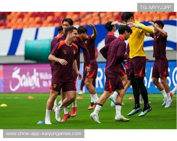 国足在内部训练中强化逼抢质量，节奏明显加快